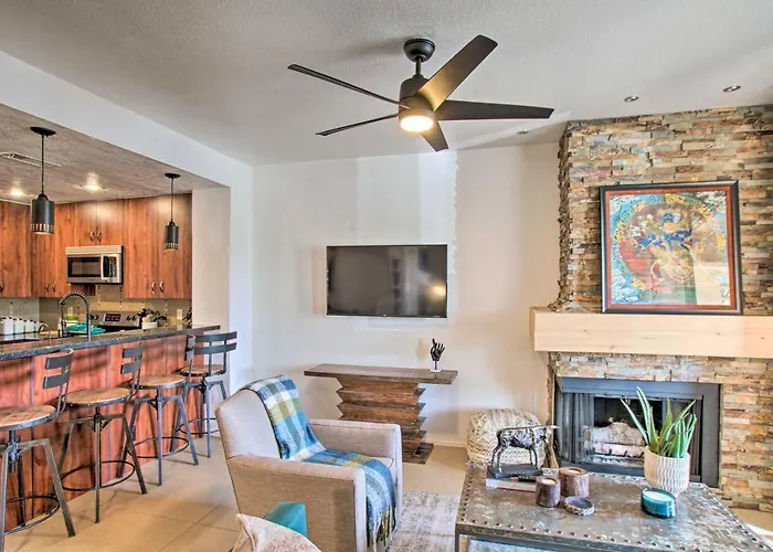Holiday home Balcony + Perks: Bright Getaway! *