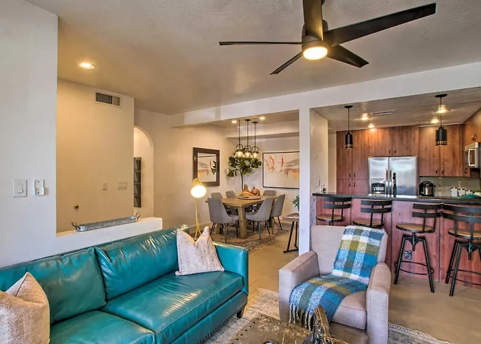 Balcony + Perks: Bright Getaway! Holiday home