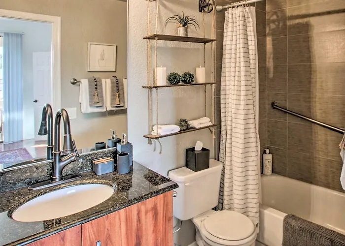 Holiday home Balcony + Perks: Bright Getaway! Scottsdale