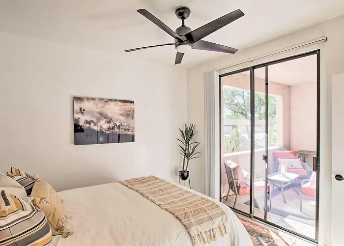 Balcony + Perks: Bright Getaway! Holiday home