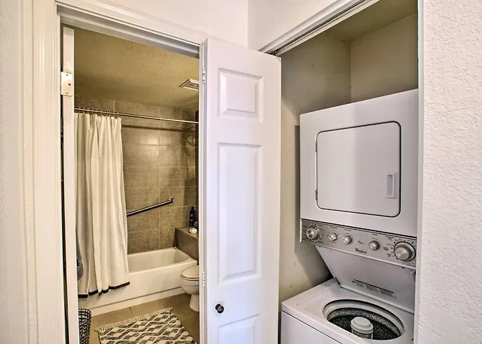 Holiday home Balcony + Perks: Bright Getaway! Scottsdale