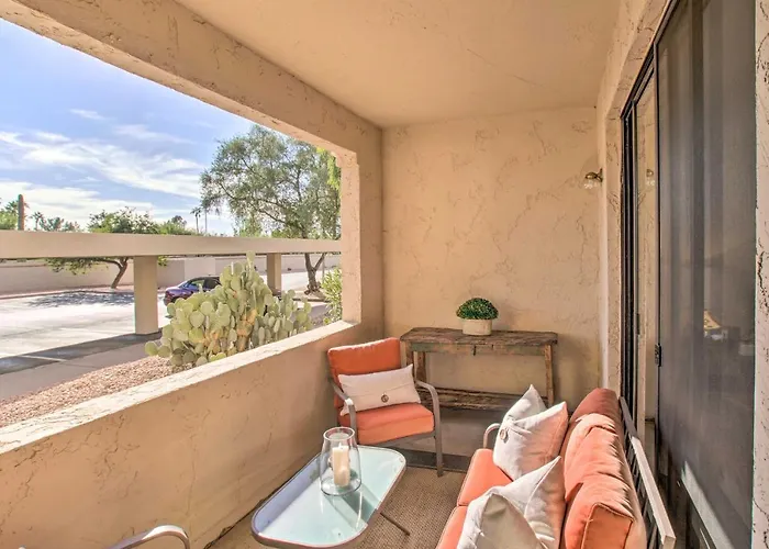 Balcony + Perks: Bright Getaway! Holiday home